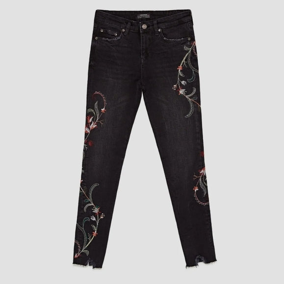 Flower Embedded Jeans